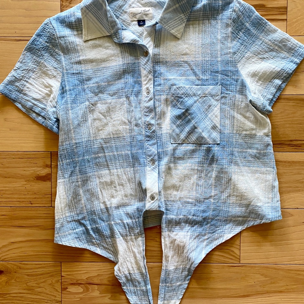 Universal Thread Button-Up Top - Picture 2 of 4